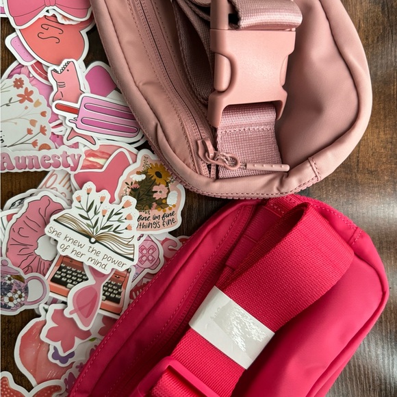 LULULEMON Belt Bags *NWT* - Picture 2 of 4